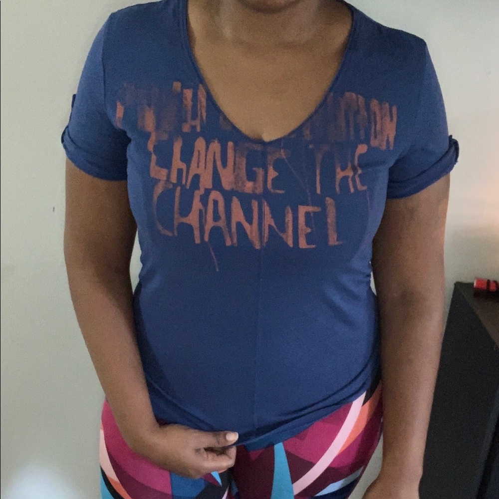 Mavi Graphic Tee - Sz Medium